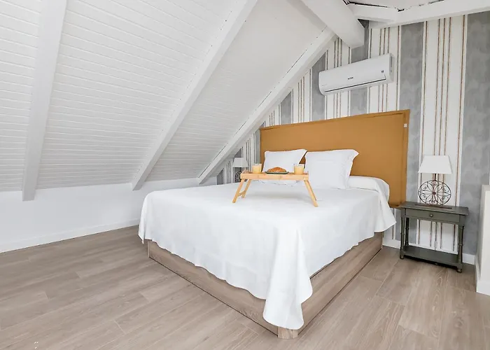 Bhost - Regina Vi * Córdova